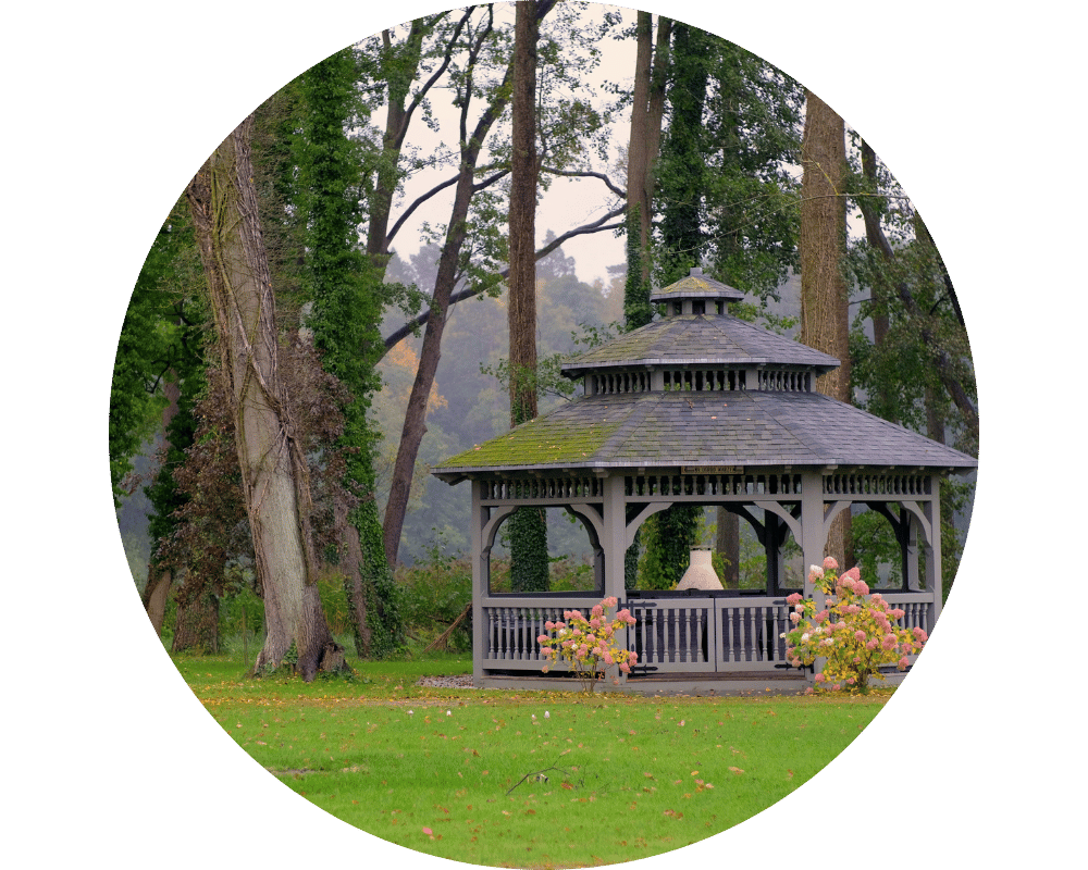 brown gazebo in park